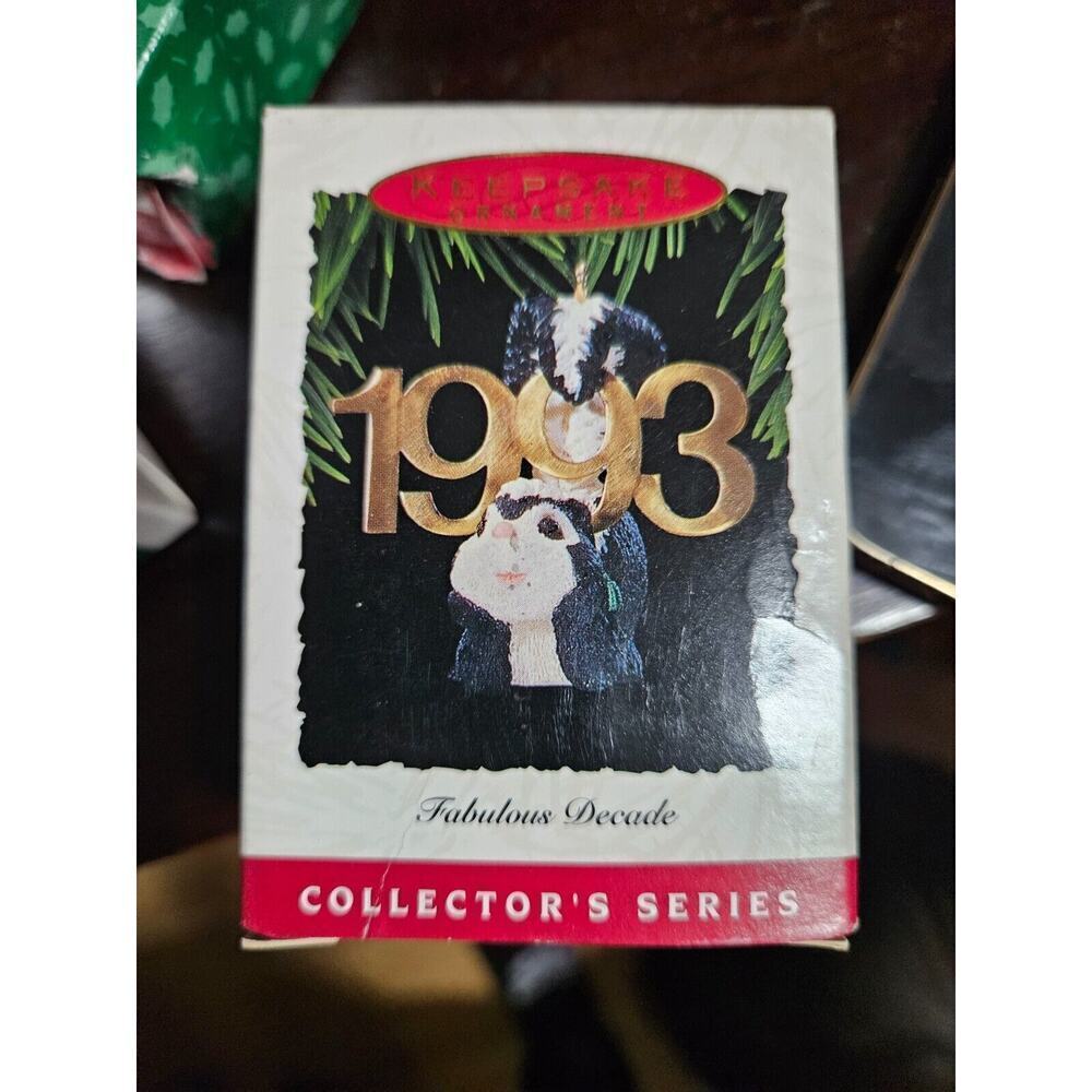 NOS 1993 Hallmark Keepsake Ornament FABULOUS DECADE Skunk Christmas #4 in Series
